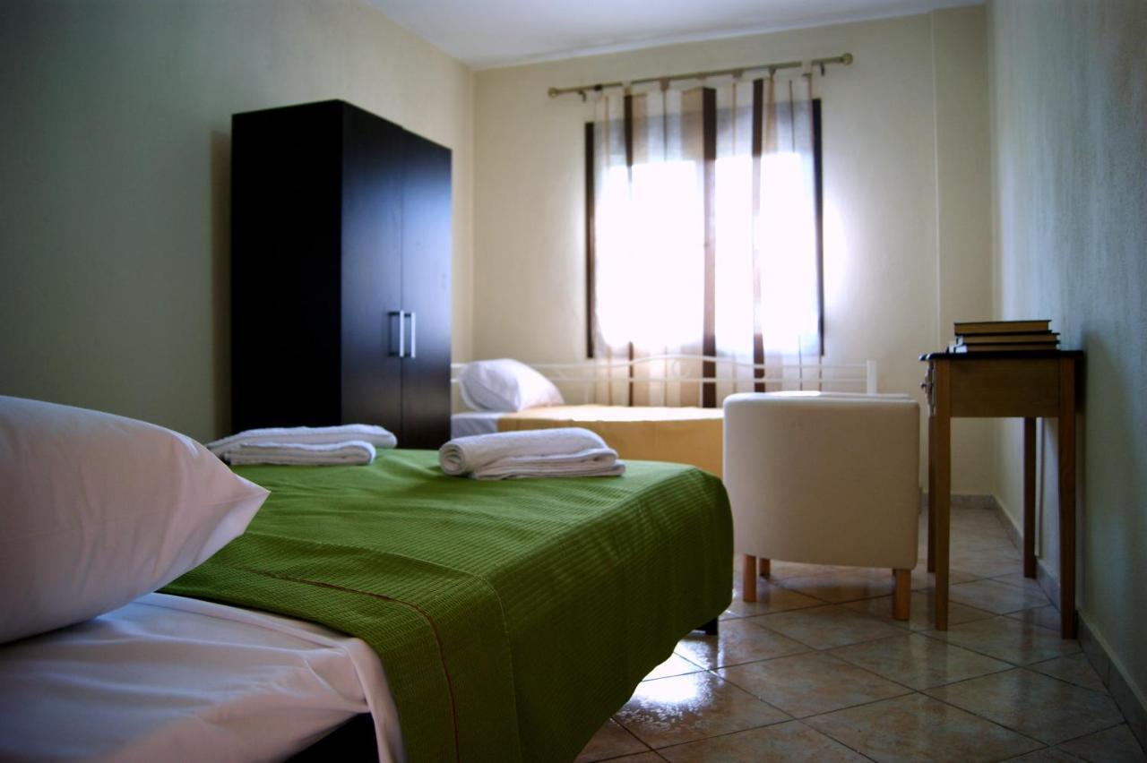 Simplicity At Iris Accommodation Psakoudia Pokoj fotografie